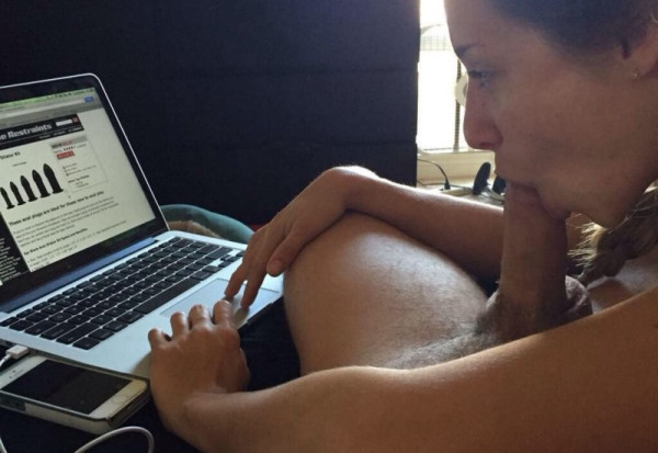 Минет перед компом в эро чате